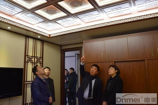 张董介绍鼎美顶墙集成产品 张董介绍鼎美顶墙集成产品